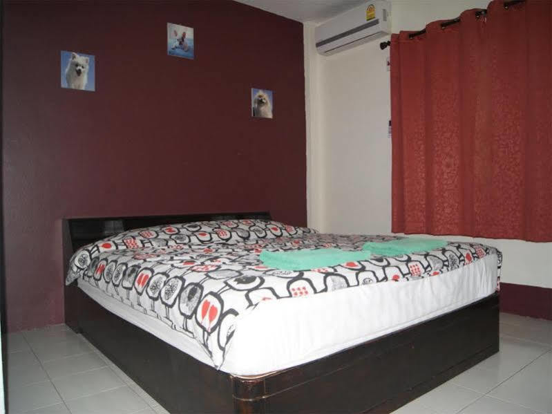 Pineapple Guesthouse Пхукет Экстерьер фото