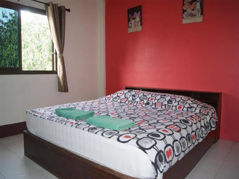 Pineapple Guesthouse Пхукет Экстерьер фото