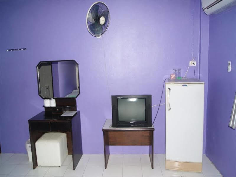 Pineapple Guesthouse Пхукет Экстерьер фото