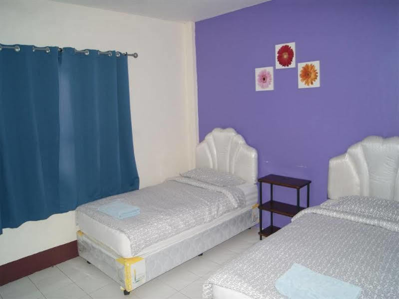 Pineapple Guesthouse Пхукет Экстерьер фото