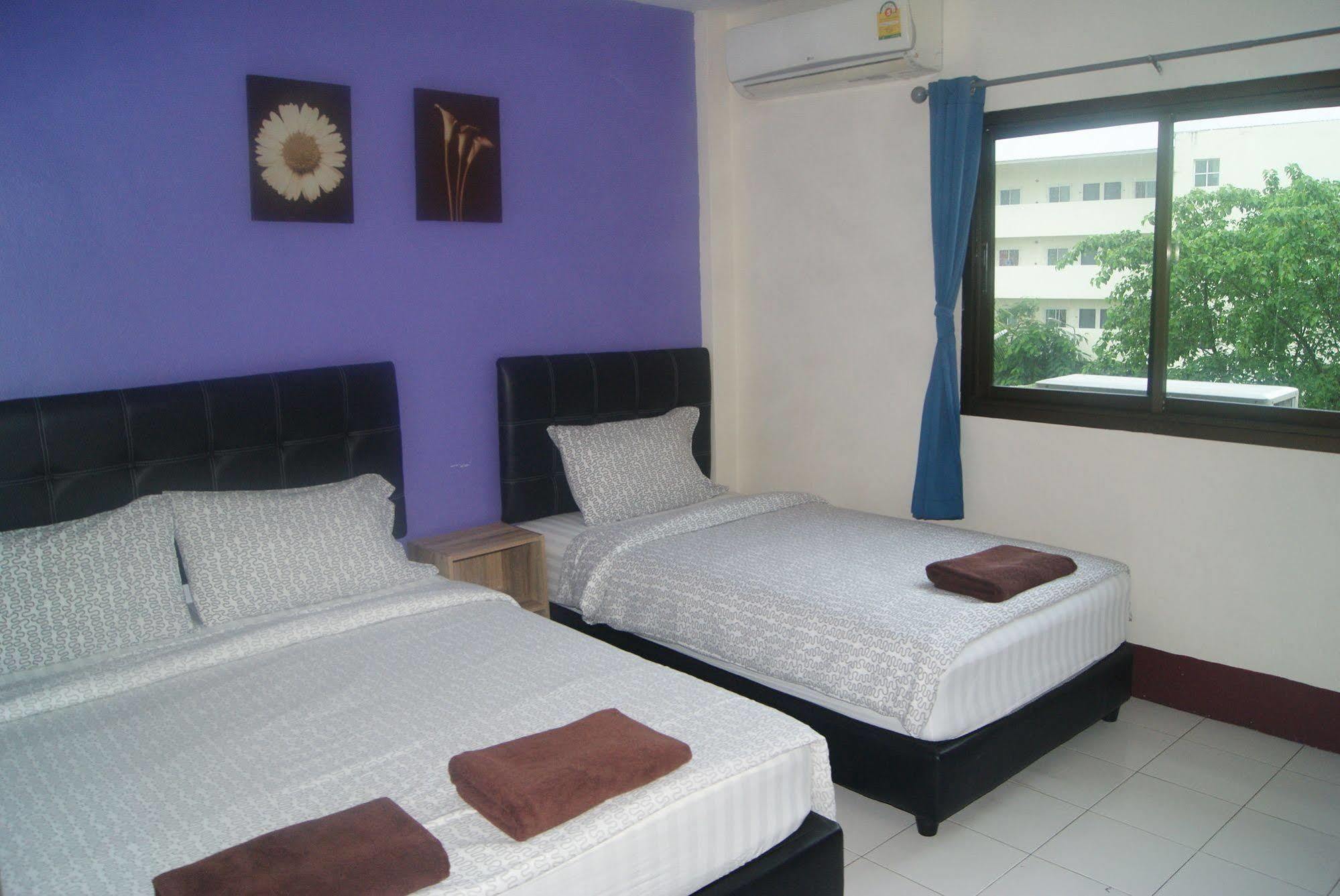 Pineapple Guesthouse Пхукет Экстерьер фото