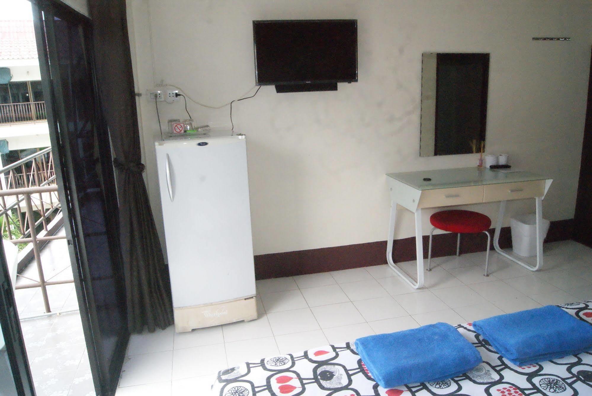 Pineapple Guesthouse Пхукет Экстерьер фото
