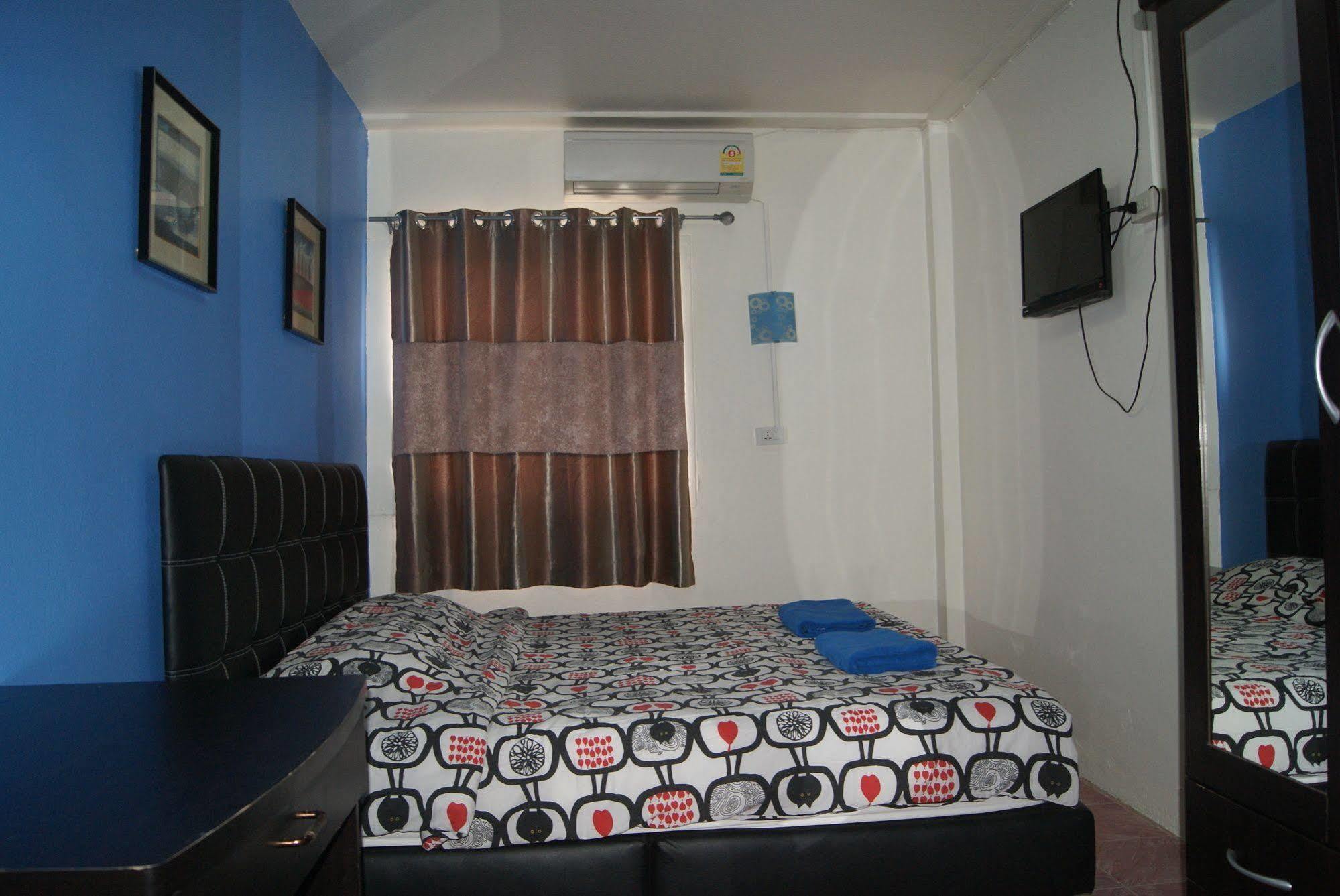 Pineapple Guesthouse Пхукет Экстерьер фото