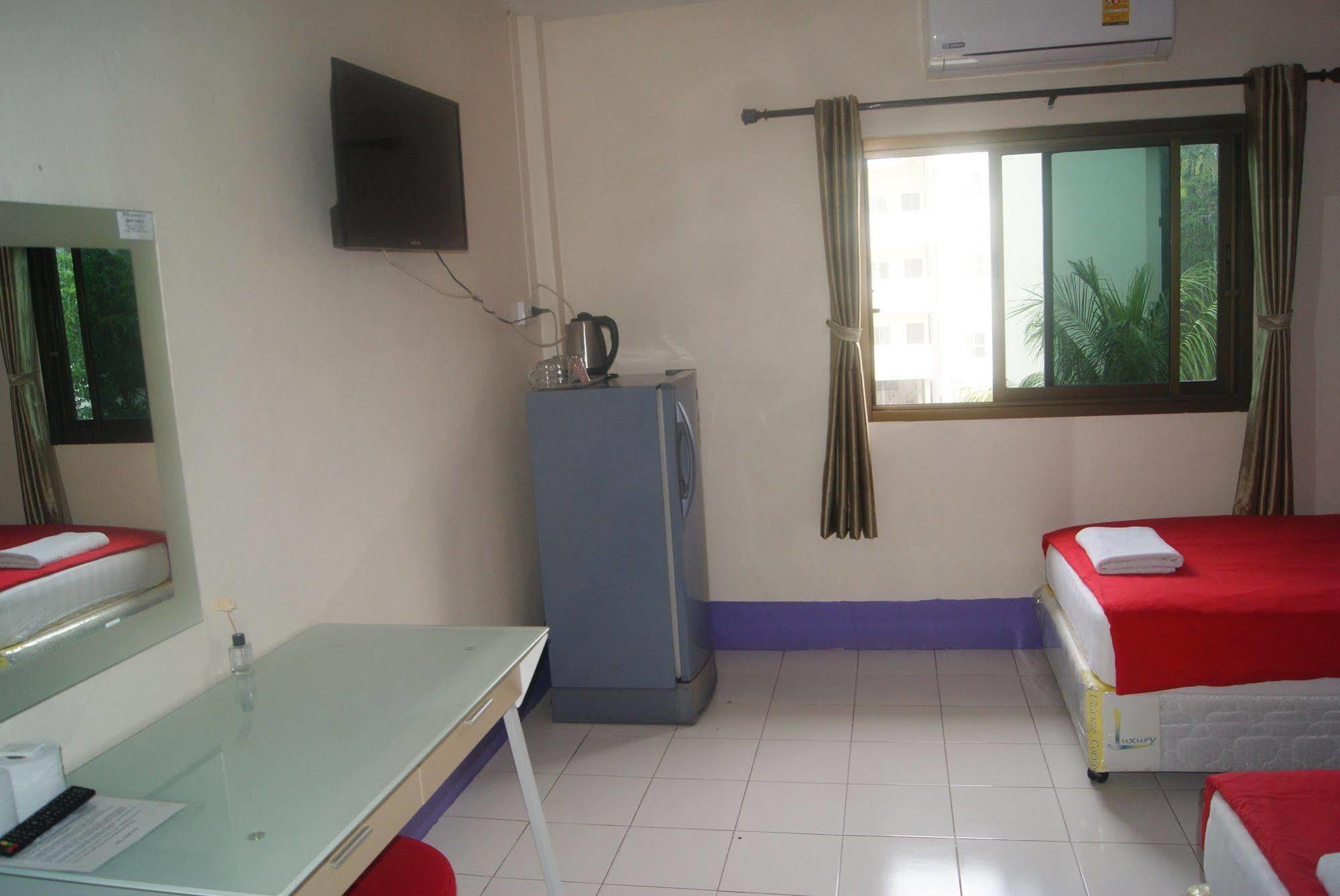 Pineapple Guesthouse Пхукет Экстерьер фото