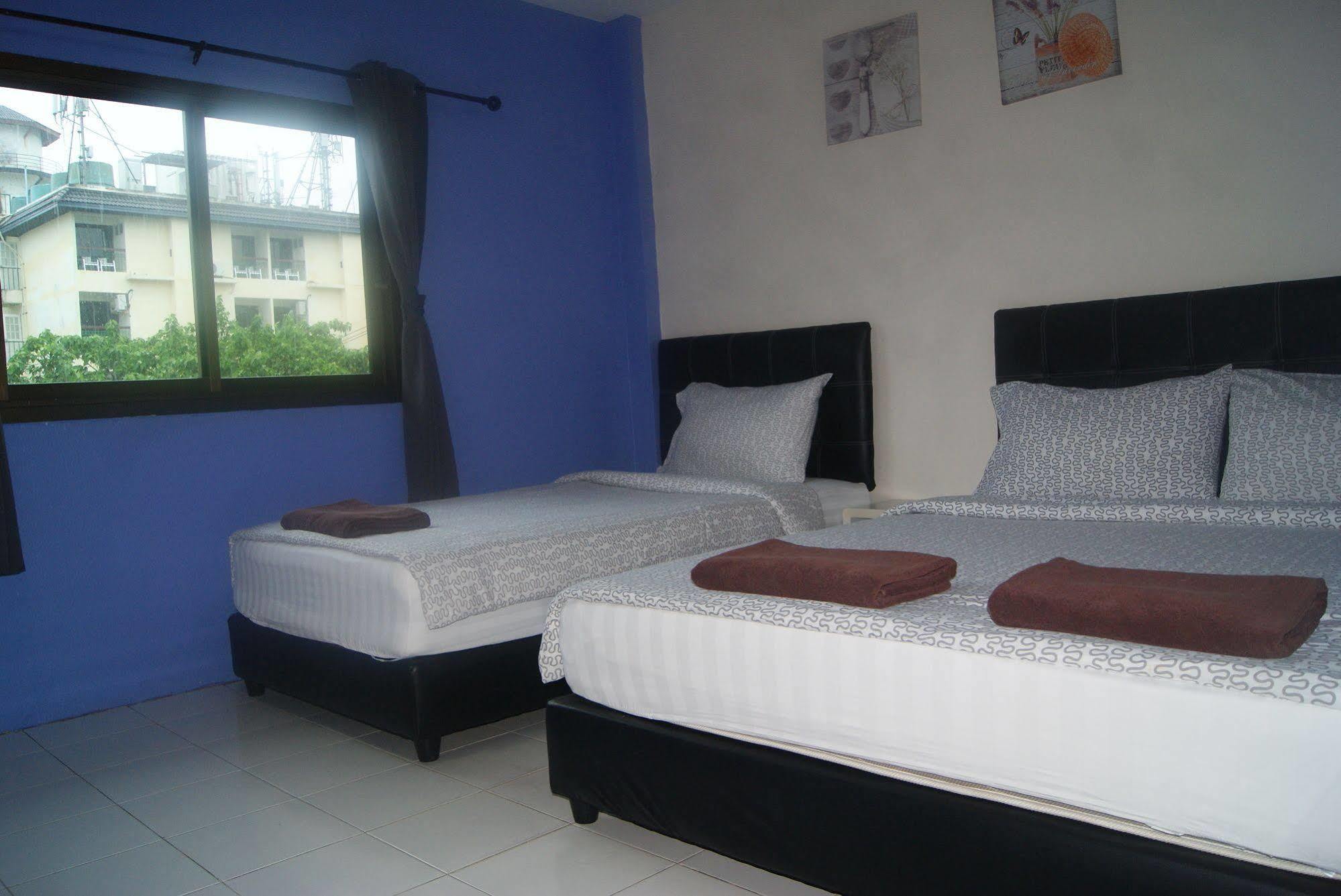 Pineapple Guesthouse Пхукет Экстерьер фото