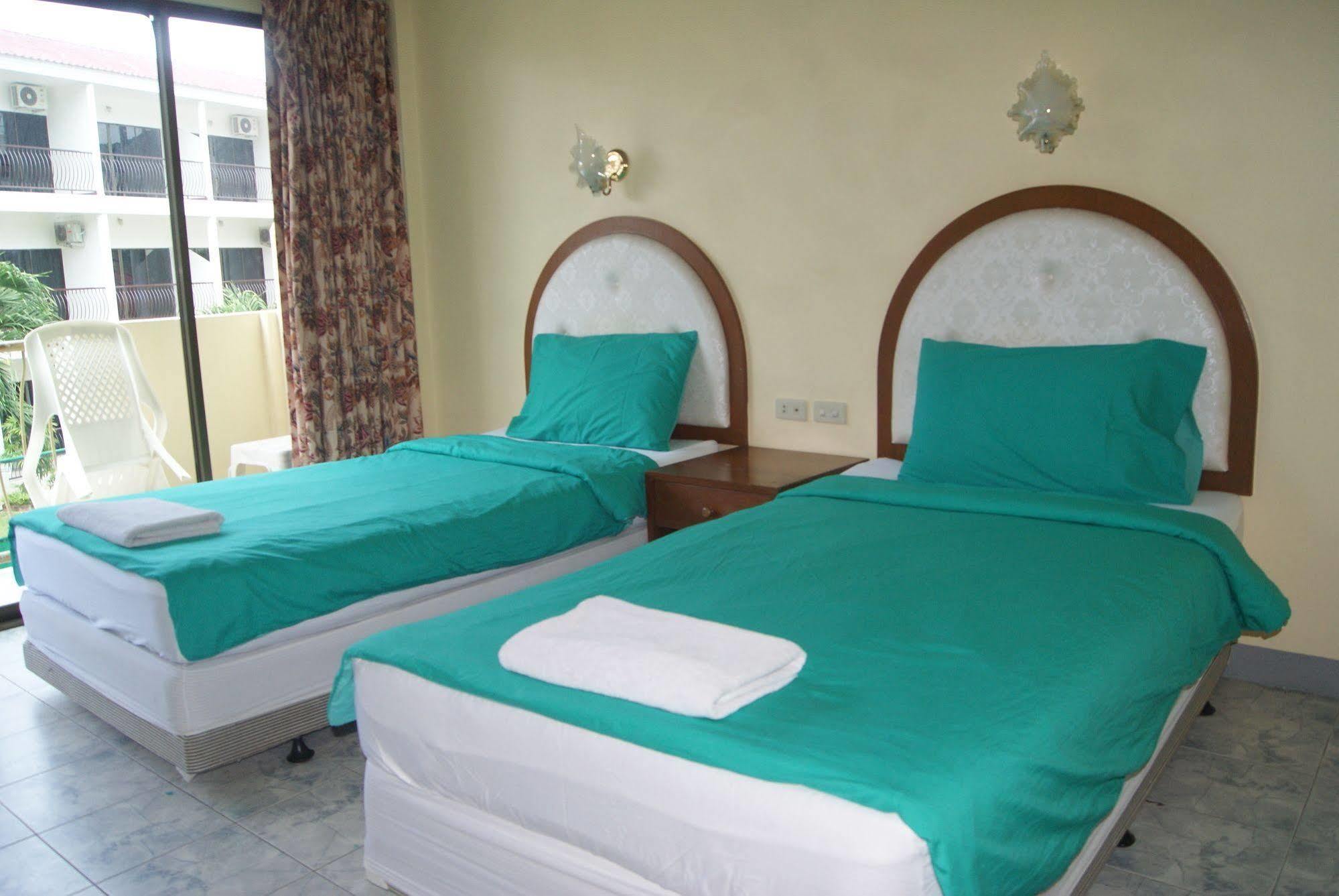 Pineapple Guesthouse Пхукет Экстерьер фото